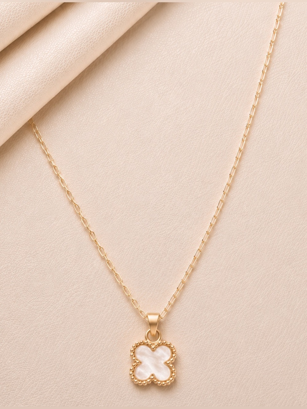 Necklace 18k gold plated with White Mother-of-Pearl